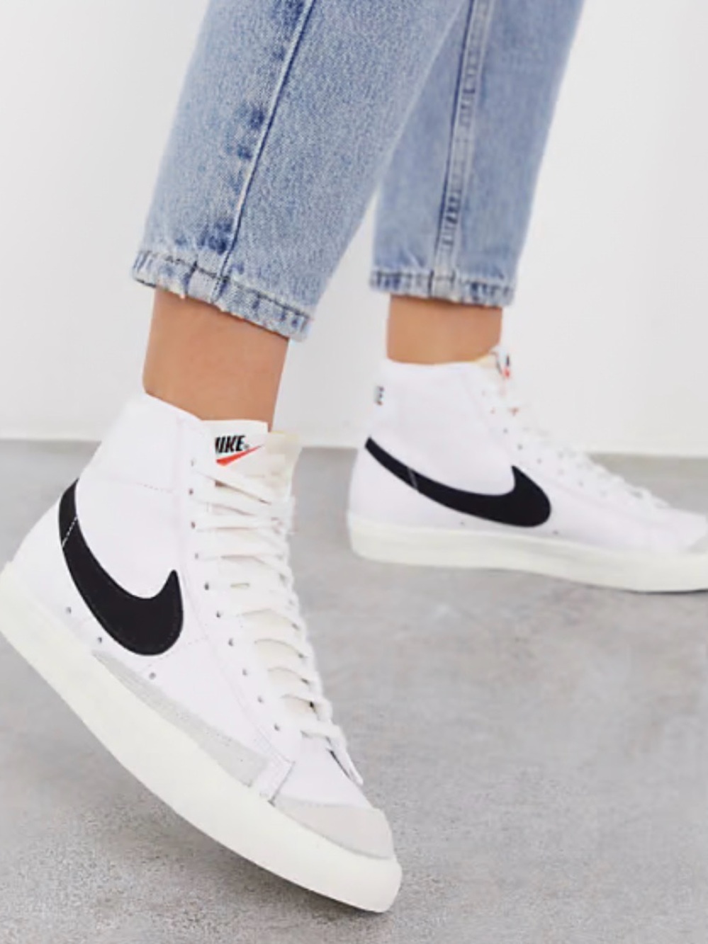 Nike Women's White 77 blazer with Black Swoosh size 5